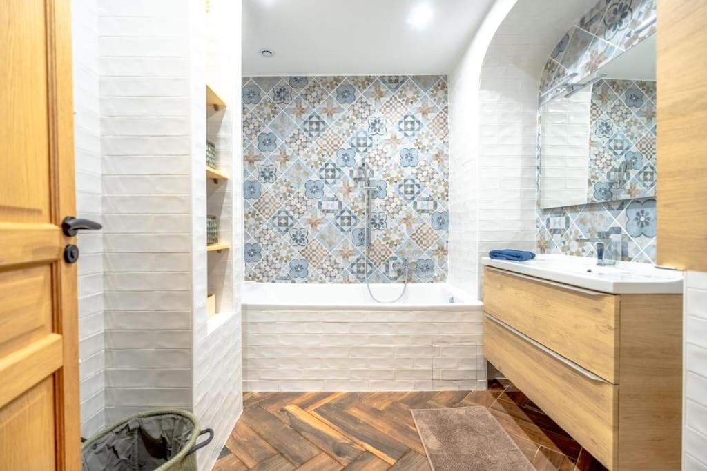 Superbe Appartement Neuf, Climatise Centre Village Le Plan-de-la-Tour Kültér fotó