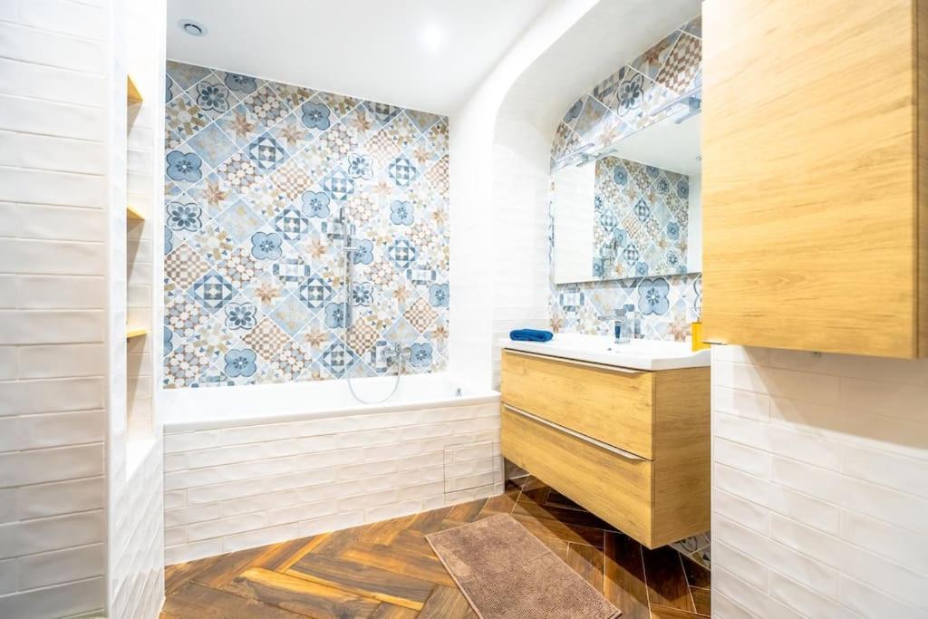 Superbe Appartement Neuf, Climatise Centre Village Le Plan-de-la-Tour Kültér fotó
